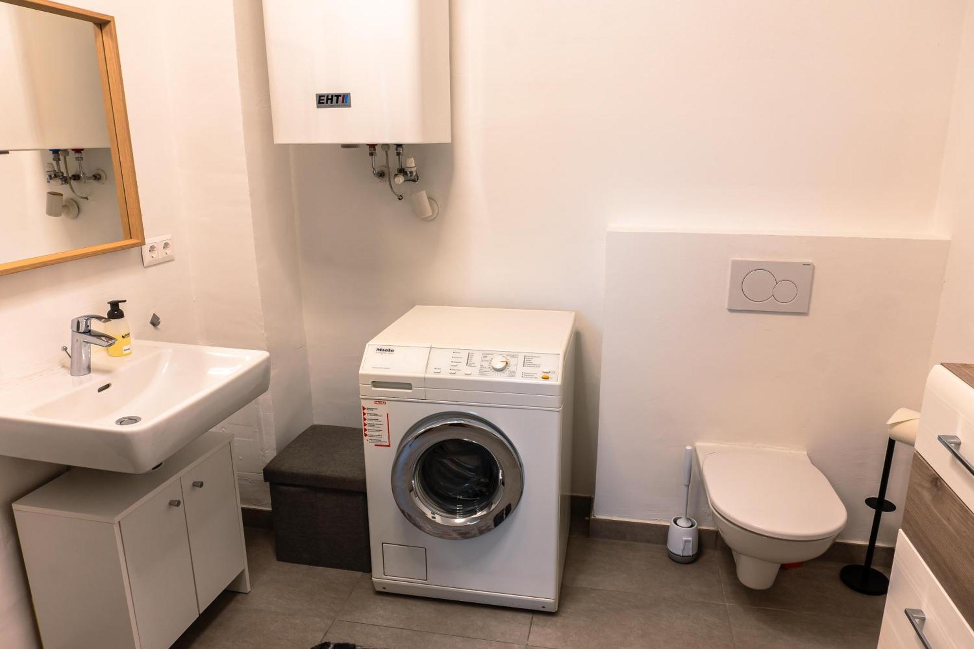 Apartment Real 1 *